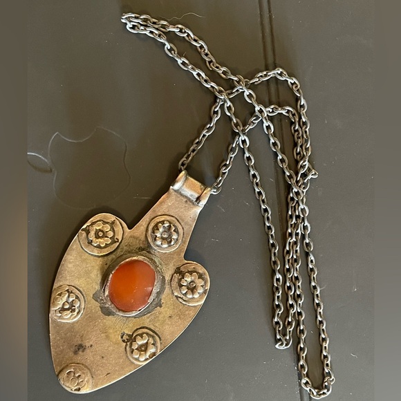 Impressive TURKMEN ANTIQUE TRIBAL ASYK SILVER PENDANT Carnelian Stone (OBO!) 🤗 - Picture 9 of 16